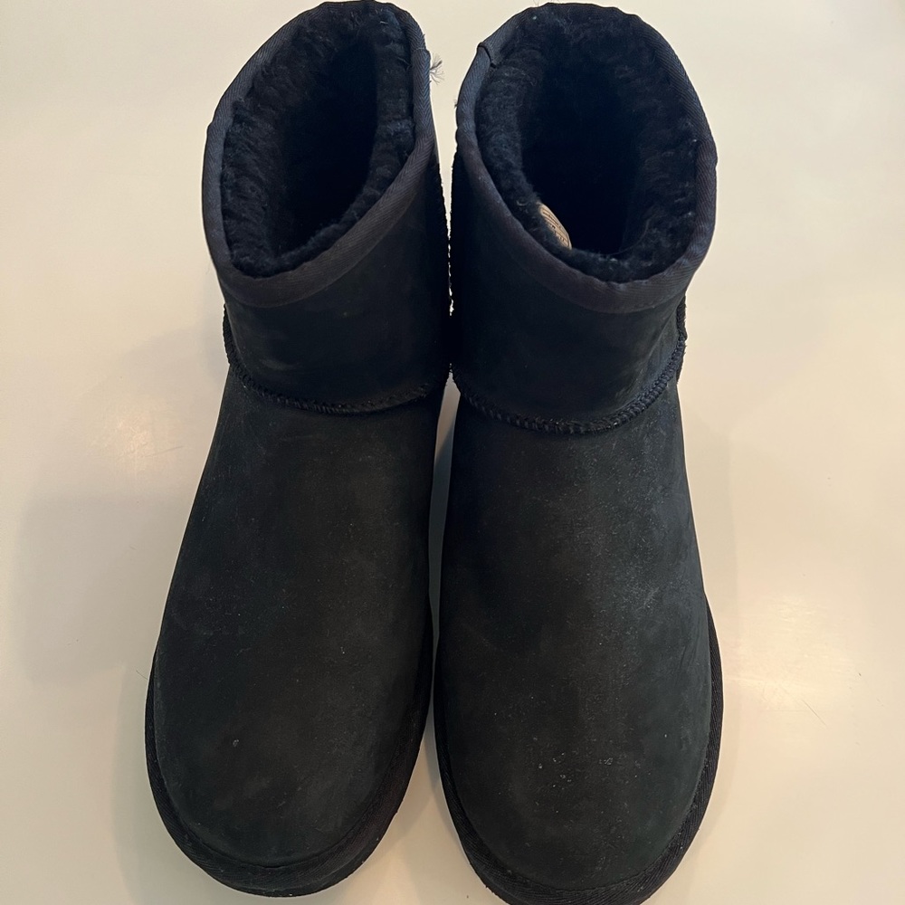 Men’s Ugg Boots - NWT- 11